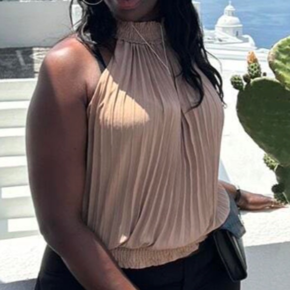 Minimalist Pleated Shirred Hem Halter Tank Top - Picture 2 of 8